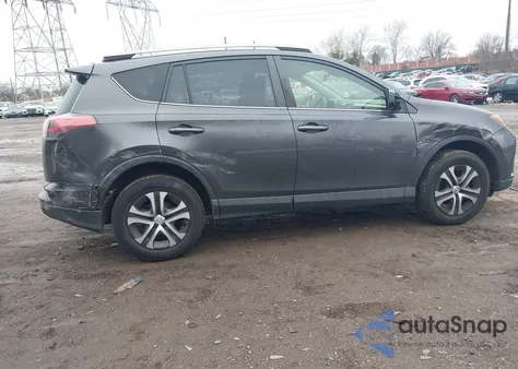 2017 Toyota Rav4 Le z USA, uszkodzony, nr VIN JTMBFREV7HJ134400